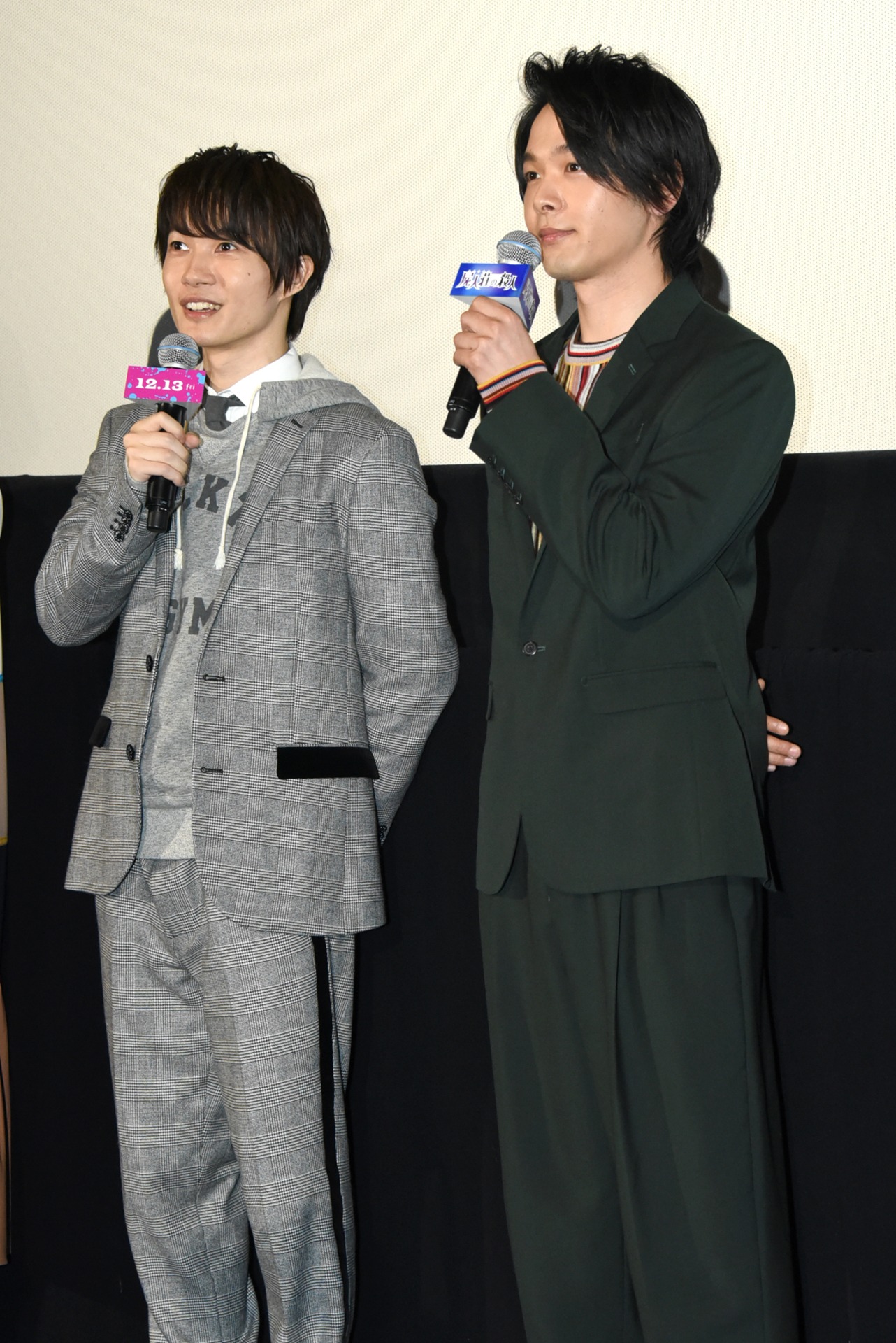 左から神木隆之介、中村倫也。