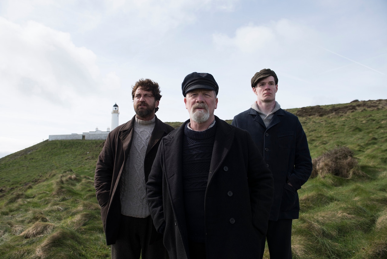 何かを警戒する3人の男、ジェラルド・バトラー主演「バニシング」新写真が公開