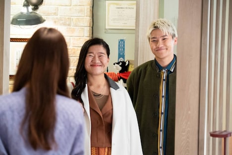 左から新木優子、よしこ、小森隼。