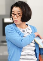 「最後のオンナ」より、岸本加世子演じる北野友美。