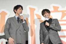 左から佐々木蔵之介、山田涼介。