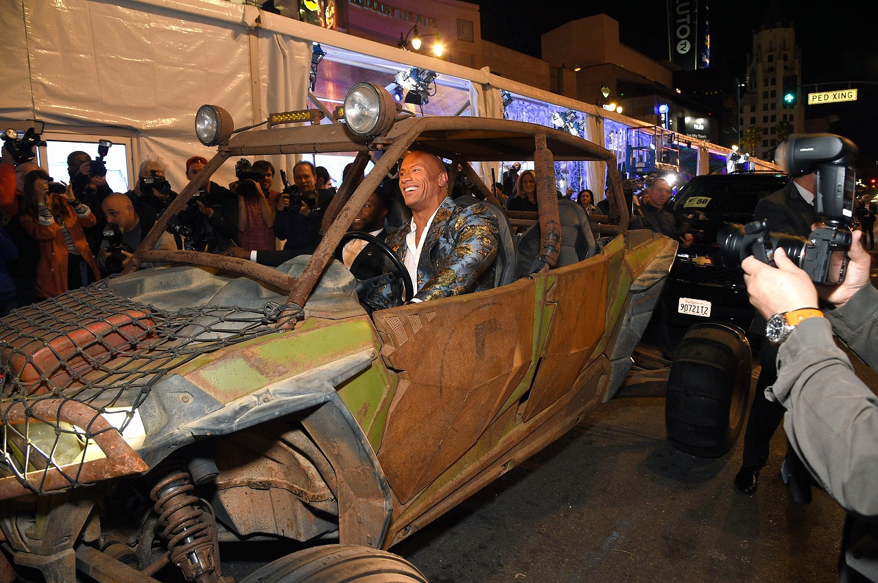 ロック様がバギー乗り付け登場！「ジュマンジ」LAプレミア開催