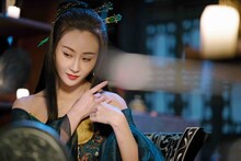 「ナイト・オブ・シャドー 魔法拳」より、日本語吹替版で水樹奈々が声を当てる鏡の妖怪。