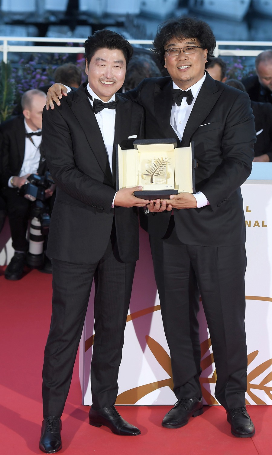 左からソン・ガンホ、ポン・ジュノ。