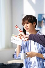 「午前0時、キスしに来てよ」メイキング写真より、片寄涼太。