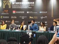 第4回マカオ国際映画祭の記者会見に参加した片寄涼太（中央右）。