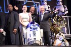 「スター・ウォーズ」キャスト来日、デイジー・リドリーが日本語で「うれしい!」