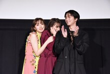 恐怖の表情を見せる江野沢愛美（左）と飯豊まりえ（中央）に対し、動じない稲葉友（右）。