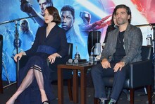 左からデイジー・リドリー、オスカー・アイザック。