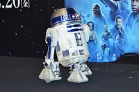 退場するR2-D2。