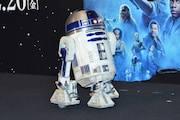 退場するR2-D2。