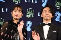左から門脇麦、中村倫也。