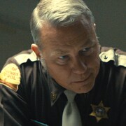 「テッド・バンディ」メタリカボーカルが巡査演じる場面写真、起用の裏話も