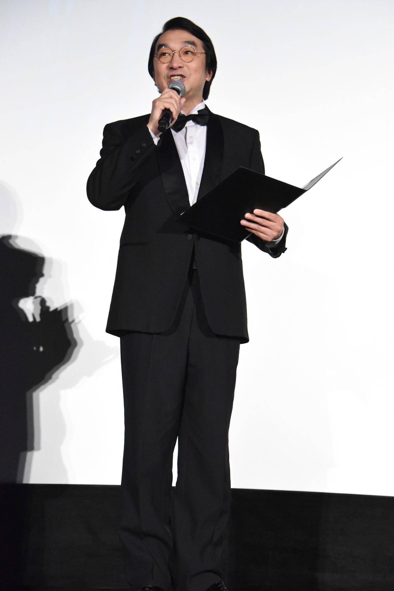 役衣装で登場した池田鉄洋。