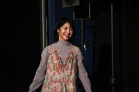 登場の際、MCの池田鉄洋に「まあ、なんと美しい！」とはやし立てられた浜辺美波。