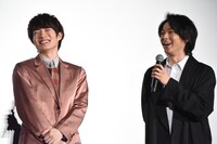 左から神木隆之介、中村倫也。