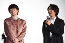 左から神木隆之介、中村倫也。