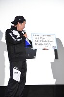 令和元年に起こった一大事件を発表する木村ひさし。