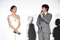 左から宮沢りえ、北村匠海。