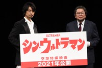 「TSUBURAYA CONVENTION 2019」内「シン・ウルトラマン」セッションの様子。左から斎藤工、樋口真嗣。