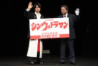 左から斎藤工、樋口真嗣。