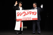 左から斎藤工、樋口真嗣。