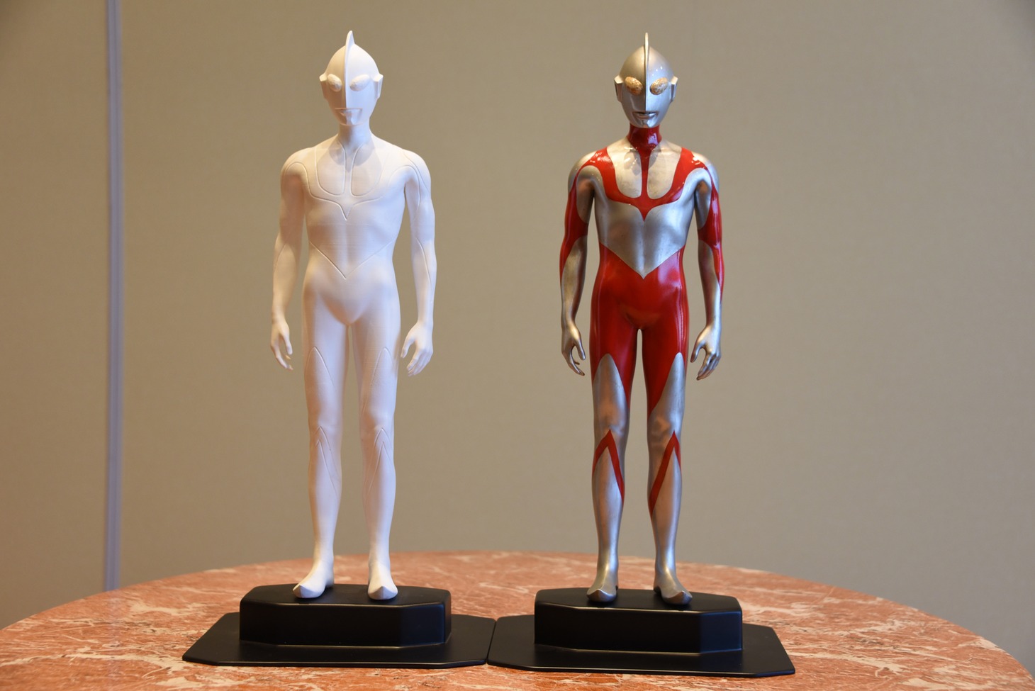 「シン・ウルトラマン」よりウルトラマンのスタチュー（前面）。