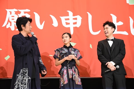 左から永瀬正敏、黒島結菜、成田凌。