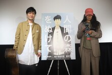 「森山直太朗 人間の森をぬけて」初日舞台挨拶の様子。左から森山直太朗、監督の番場秀一。