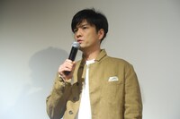 「森山直太朗 人間の森をぬけて」初日舞台挨拶の様子。左から森山直太朗、監督の番場秀一。