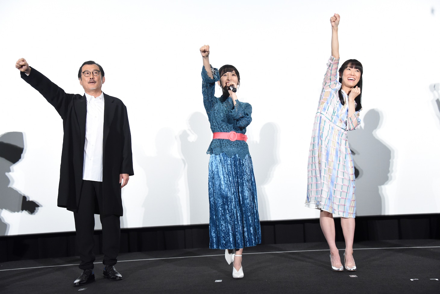 左から吉田鋼太郎、佐倉綾音、釘宮理恵。