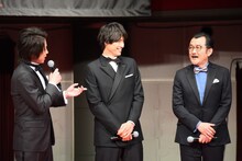 吉田鋼太郎（右）の「カイジ ファイナルゲーム」と「おっさんずラブ」を混同した発言に、「福本先生に謝って！」とツッコむ藤原竜也（左）。