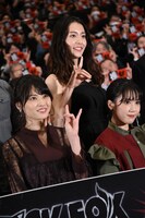 上から時計回りに宮原華音、山本千尋、矢島舞美。