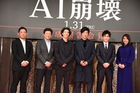 「AI崩壊」完成報告会見の様子。