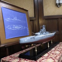 「アルキメデスの大戦」に登場した平山案の新しい戦艦の模型（120分の1の大和模型）。