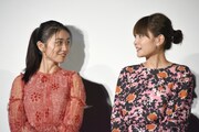 左から大島優子、葵わかな。