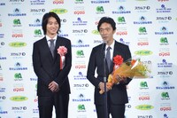 左から山崎賢人、佐藤信介。