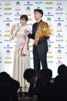 左から深川麻衣、成田凌。