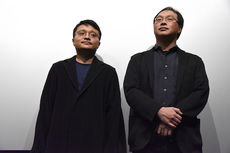 左からビー・ガン、深田晃司。