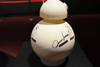 来日キャストたちのサイン。