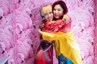 左から中谷美紀演じるリミ、八代亜紀演じるヨーコ。