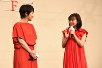 左から松たか子、森七菜。