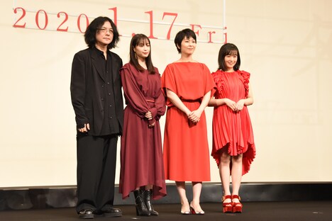 左から岩井俊二、広瀬すず、松たか子、森七菜。
