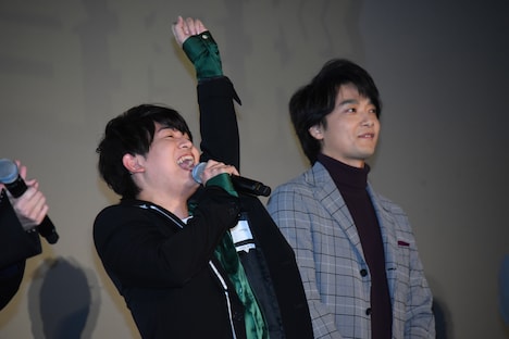 「公開初日が来たーーー!」と叫ぶ山下大輝(左)。