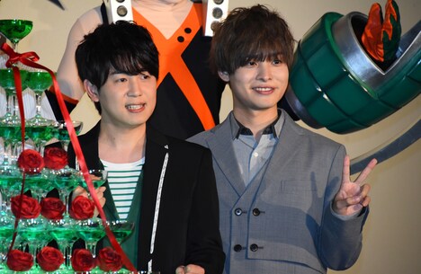 左から山下大輝、岡本信彦。