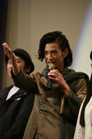 観客の声量を褒める渡邊圭祐。