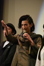 観客の声量を褒める渡邊圭祐。