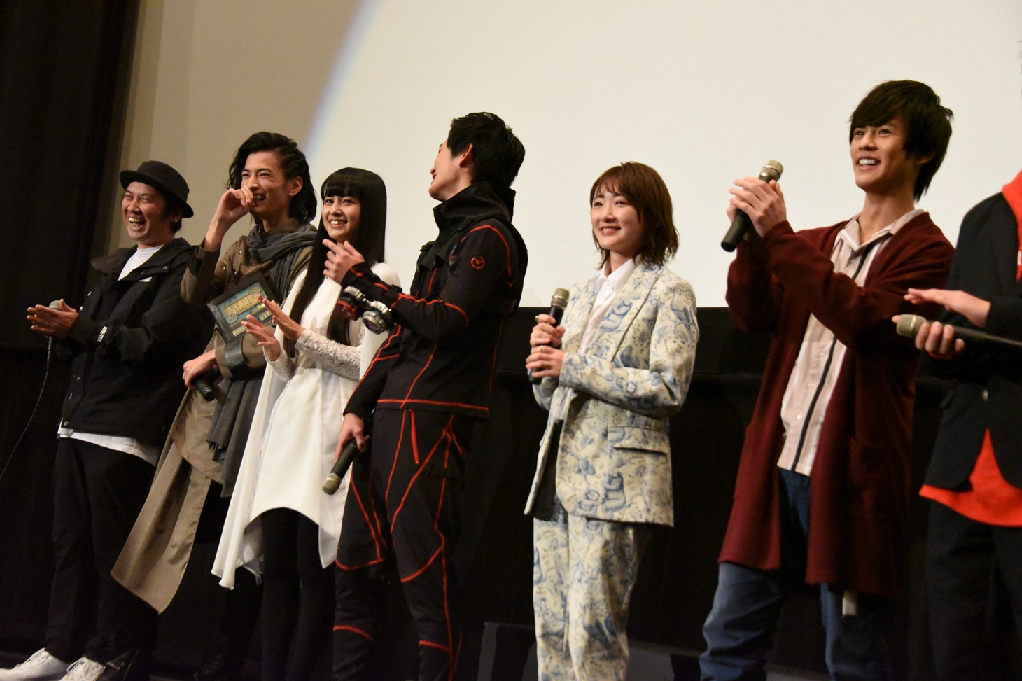 「仮面ライダー 令和 ザ・ファースト・ジェネレーション」初日舞台挨拶の様子。