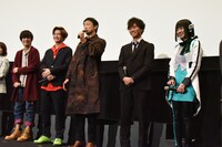 次に仮面ライダー作品に出るとしたら？という質問に「イズ役か何かで」と答えた山本耕史（中央）。