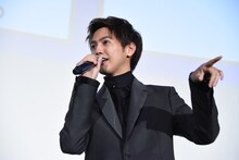 アンケート結果を受け「仕込みじゃないよね？」と確認する片寄涼太。